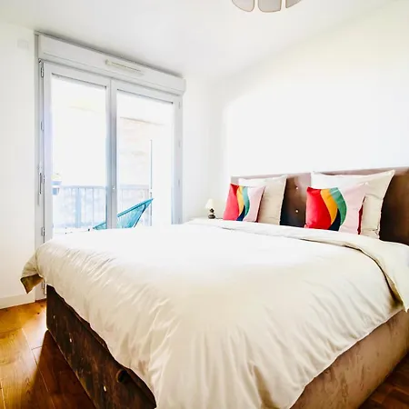Luxury 2 With Balcony Puteaux