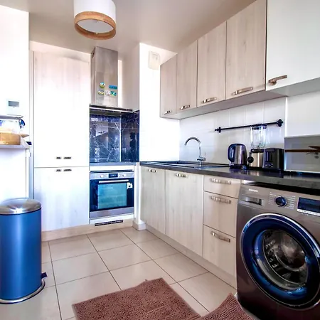 Lägenhet Luxury 2 With Balcony Puteaux