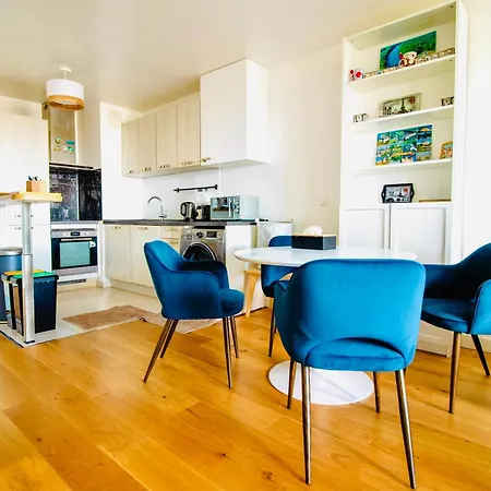 Luxury 2 With Balcony Apartment *