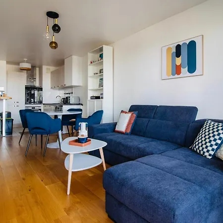 Luxury 2 With Balcony Apartment *